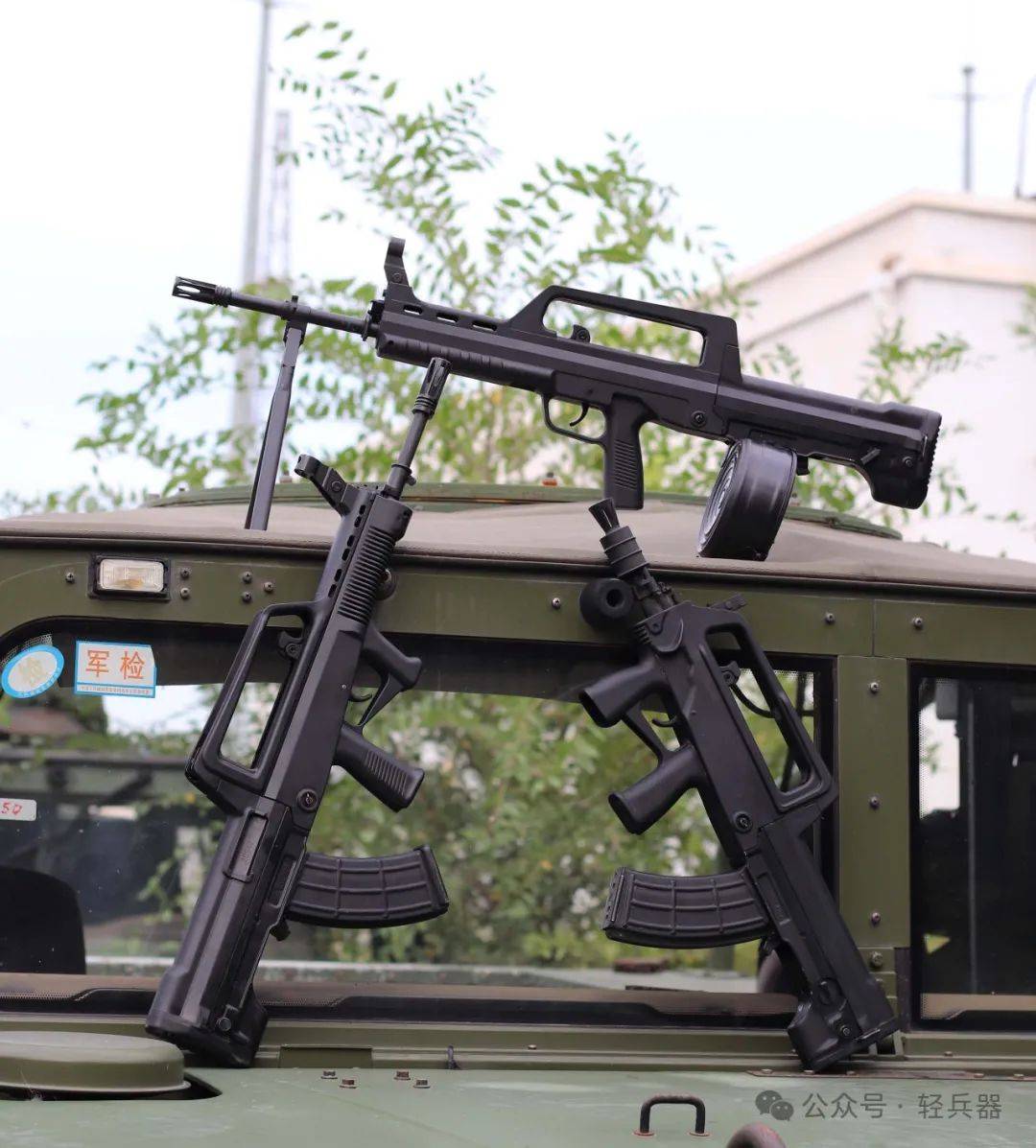 95式枪族全家福95式枪族有四个特点:步枪以立姿射击为主,改变了我军70