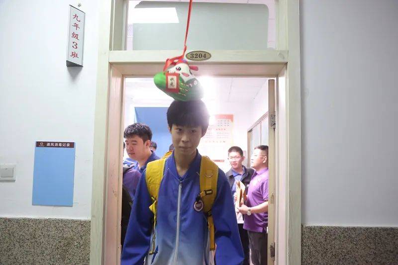 "七"开得胜 "中"灵毓秀——青岛七中举行2021级离校仪式