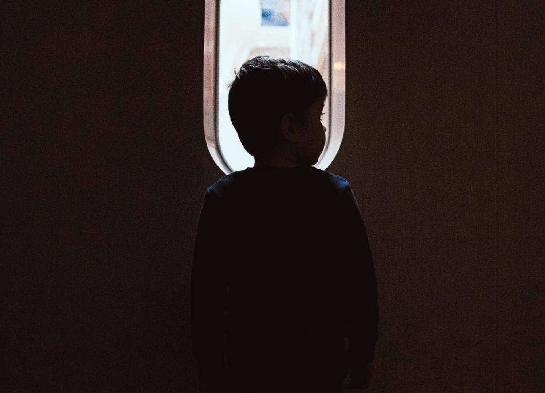 汶川地震9岁小英雄,被姚明抱上奥运,发誓考清华,如今却活成了这样