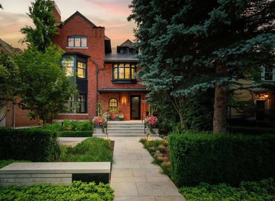 这个多伦多2080万加元大豪宅,标榜"设计师高定款",可不是那种土豪浮夸