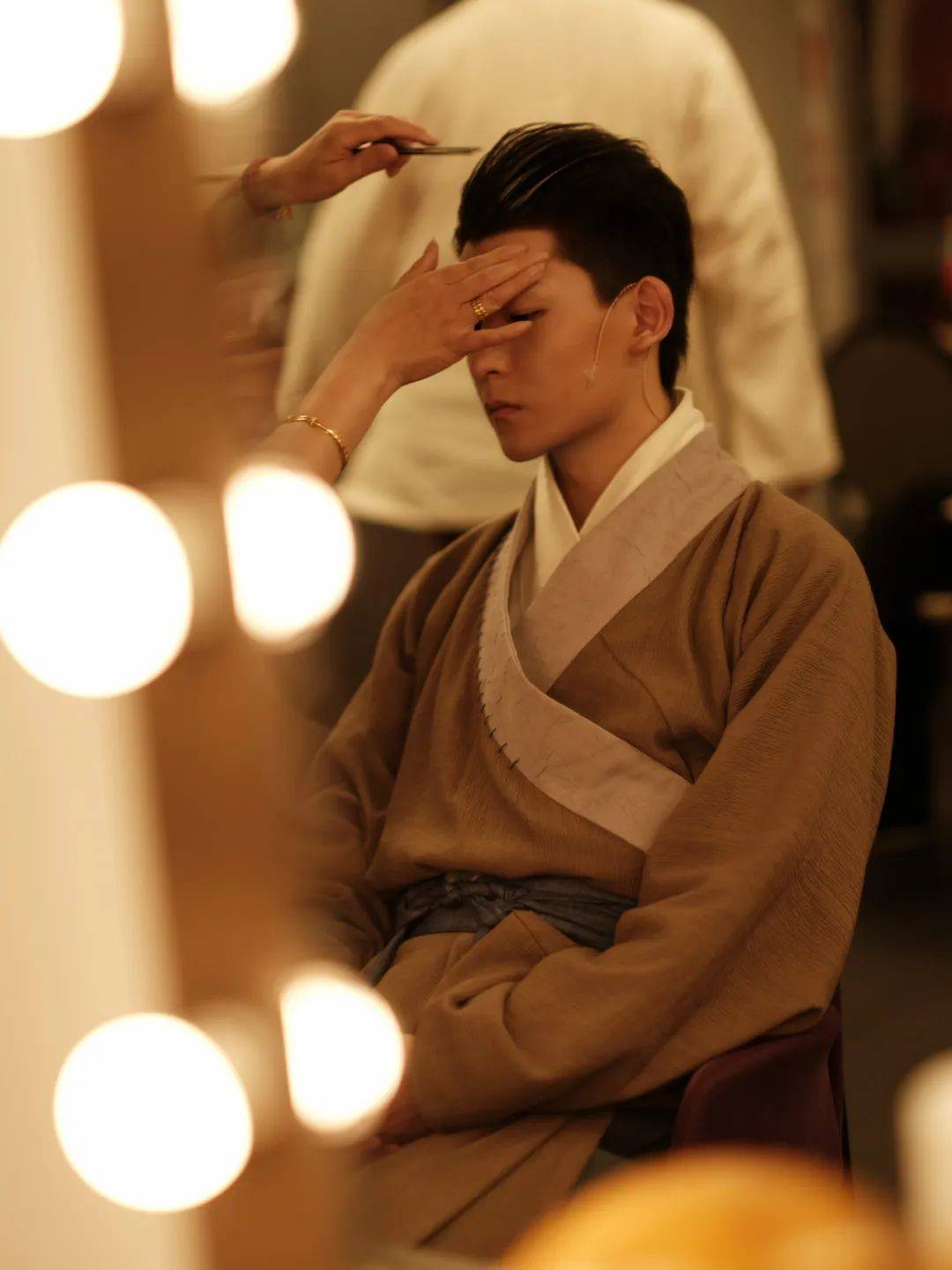 "离谱到中场就在按头安利!