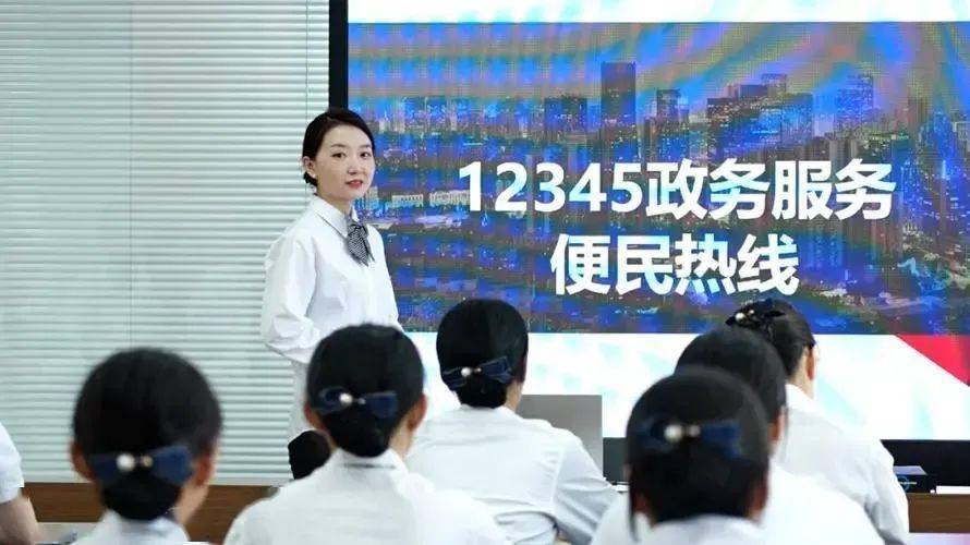 手机客户端,微博,微信等方式组成的专门受理热线事项的公共服务平台