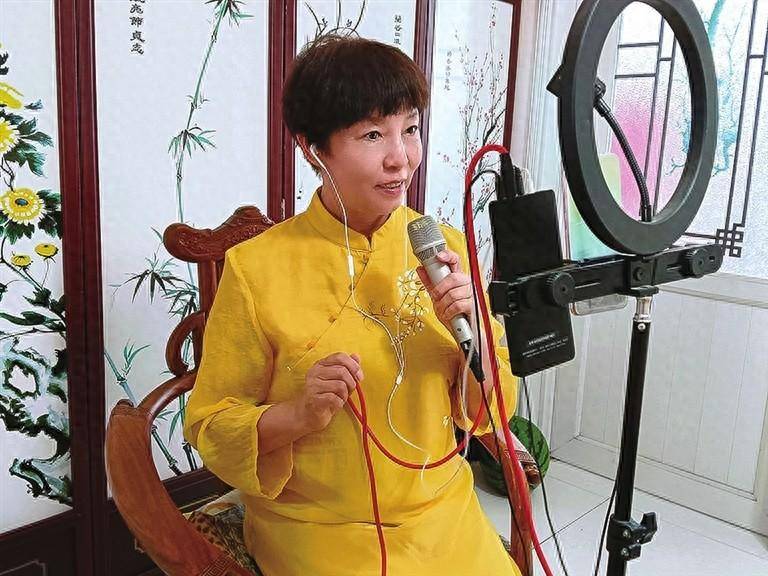 名家李艳灵:女扮男装43年 直播唱"火"稀有剧种_演出_张天印_王金豆