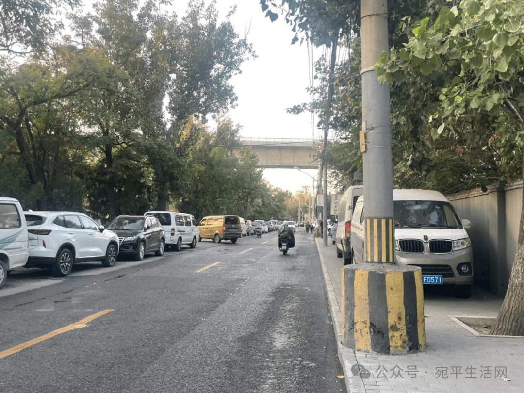 宛平城以北卢沟桥北路道路两侧乱停车治理完成!道路更加畅通!