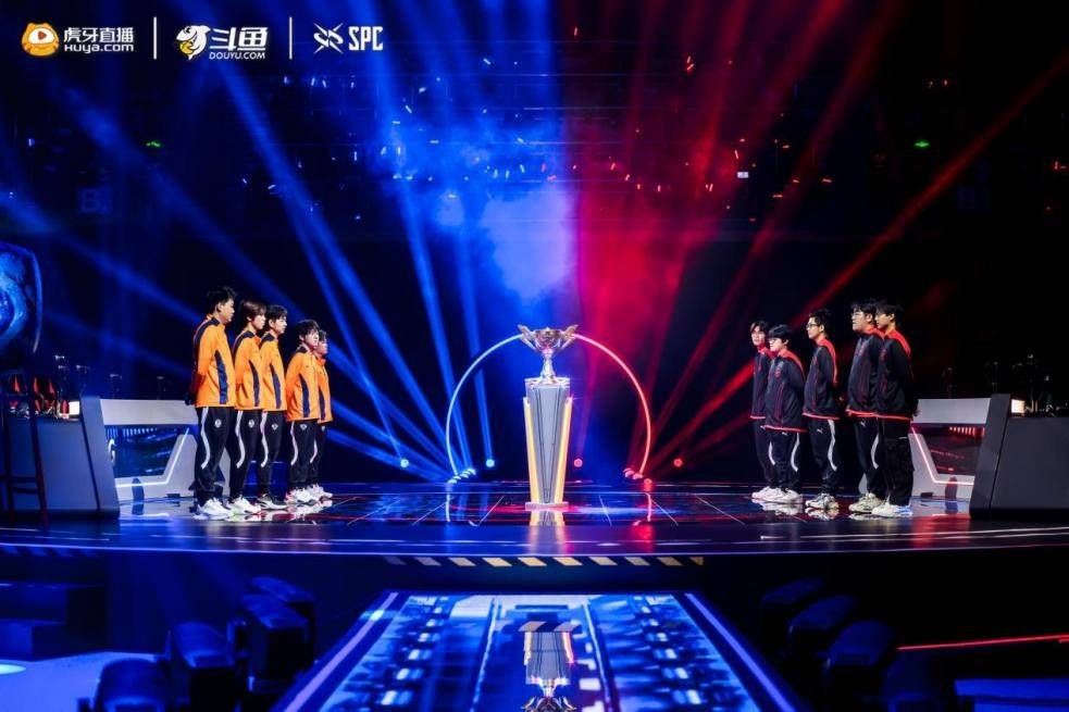 斗鱼跨平台打造大规模三方赛事,王者荣耀雷霆荣耀杯圆满落幕_电竞