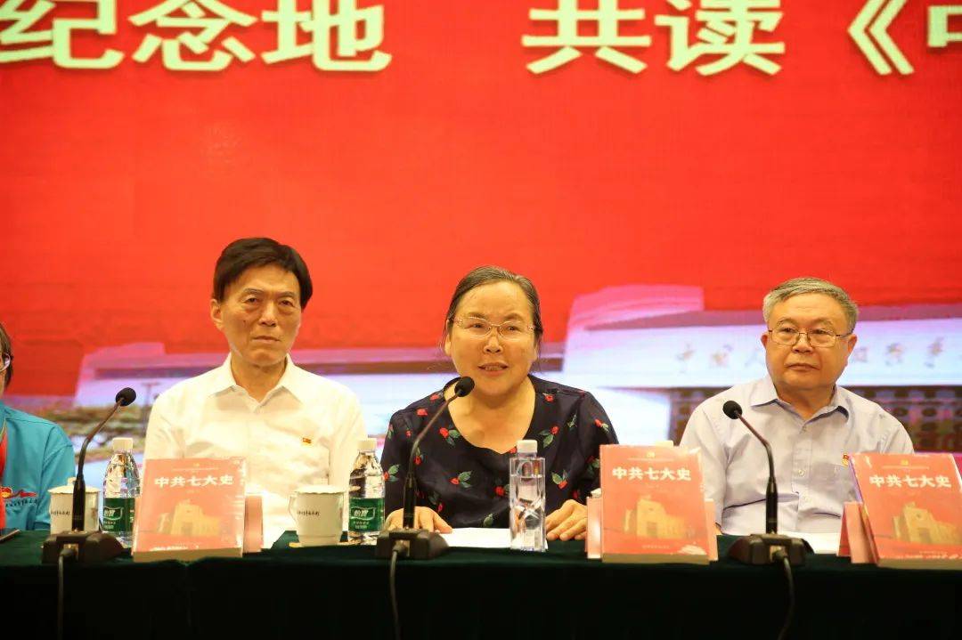 《中共七大史》作者,中央党史研究室第一研究部原副主任,研究员李蓉从