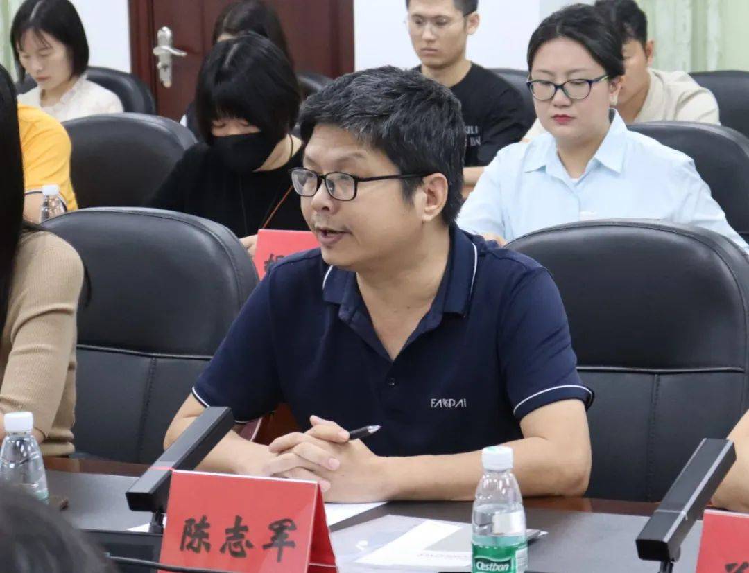 我校计算机广告制作,室内设计专业建设委员会会议成功召开