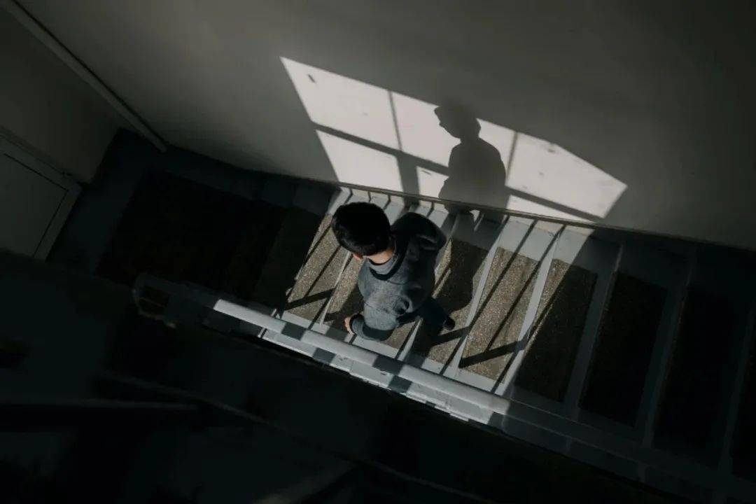 北大"韦神"近照曝光,就餐样子引争议,网友炸了:谁会把女儿嫁给他?