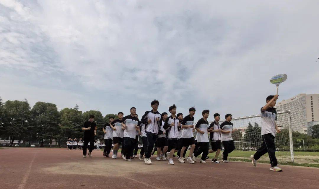 乘德技并修之志,育大国工匠之才——海宁技师学院体育大课间比赛圆满