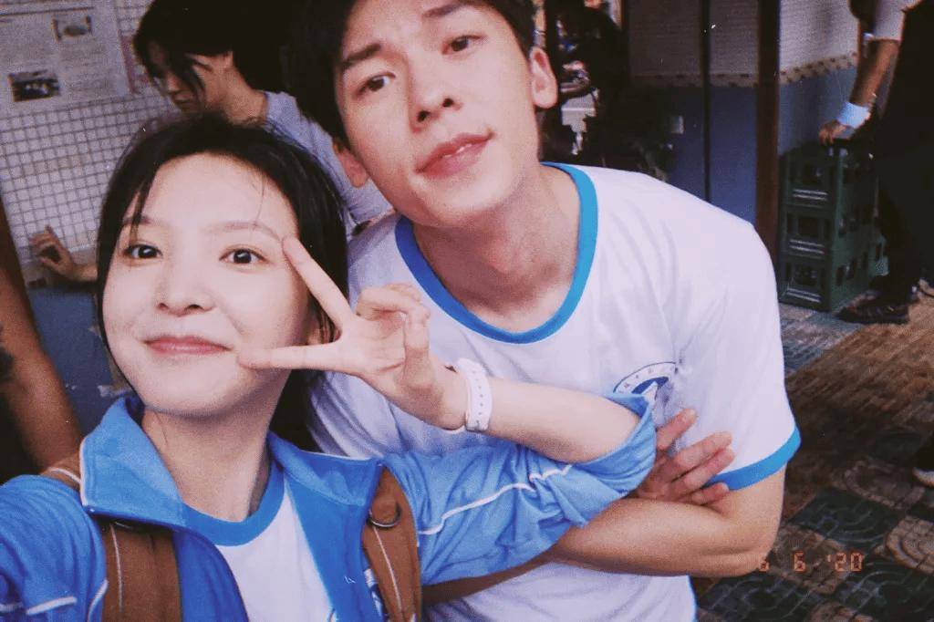 在《你的婚礼》中,他和章若楠搭档,出演了从校服时期便开始相恋的高中