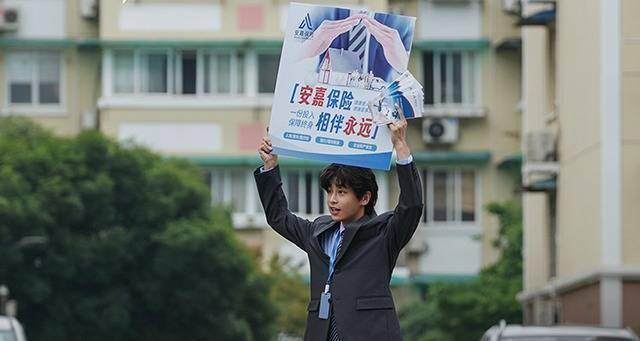 张嘉佳《云边有个小卖部》曝"回忆主题"海报 云边镇定格瞬间拉满故事