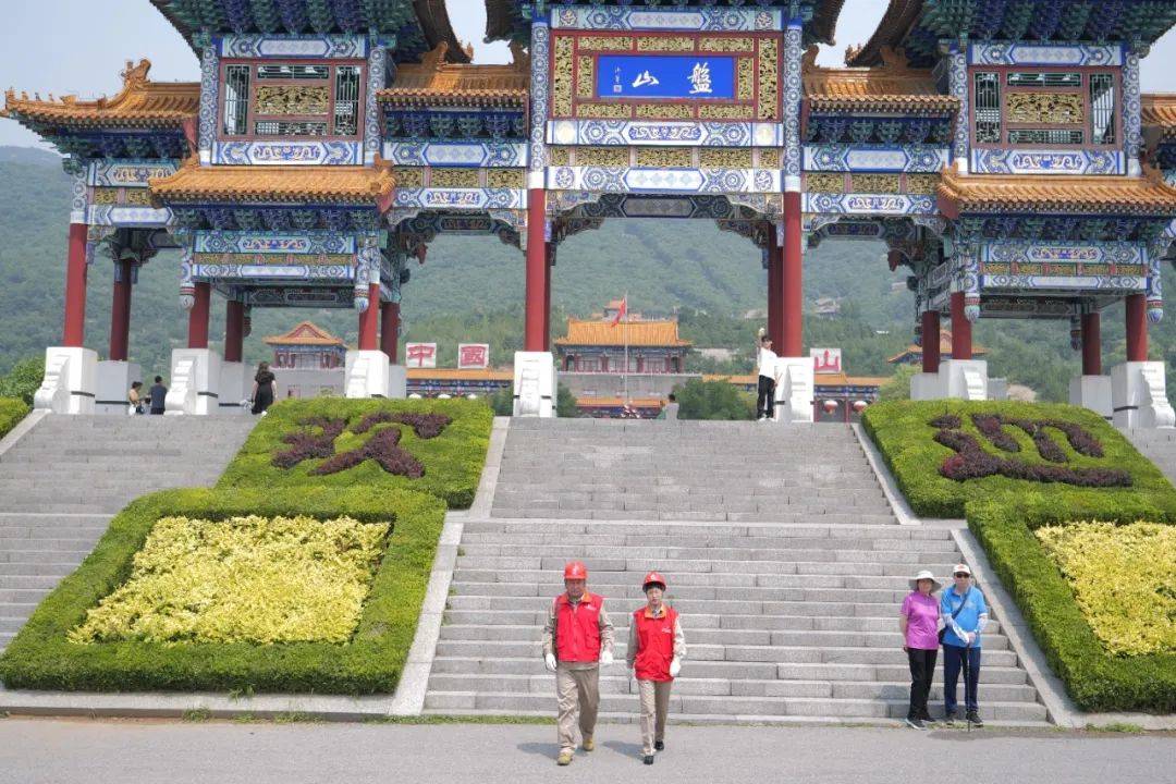 "盘山风景名胜区作为国家5a级风景区,集山,水,林,洞于一体,每年来此的