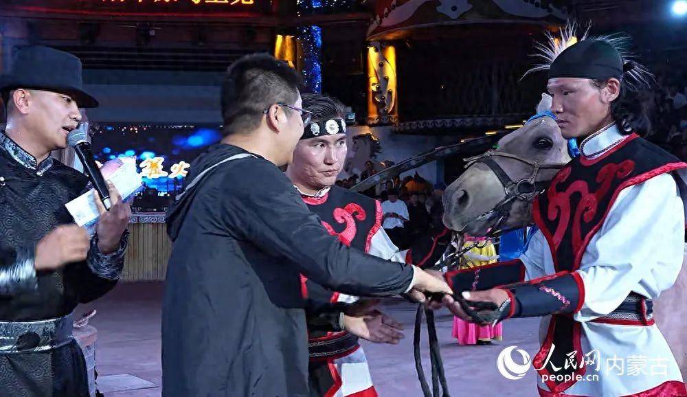 玩真的！游客到内蒙古旅游喜提“宝马”