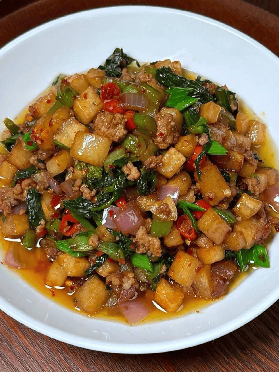 炒蜡鸡胗4香辣鱼块;3辣炒青菜梗;2萝卜菜炒肉沫;1