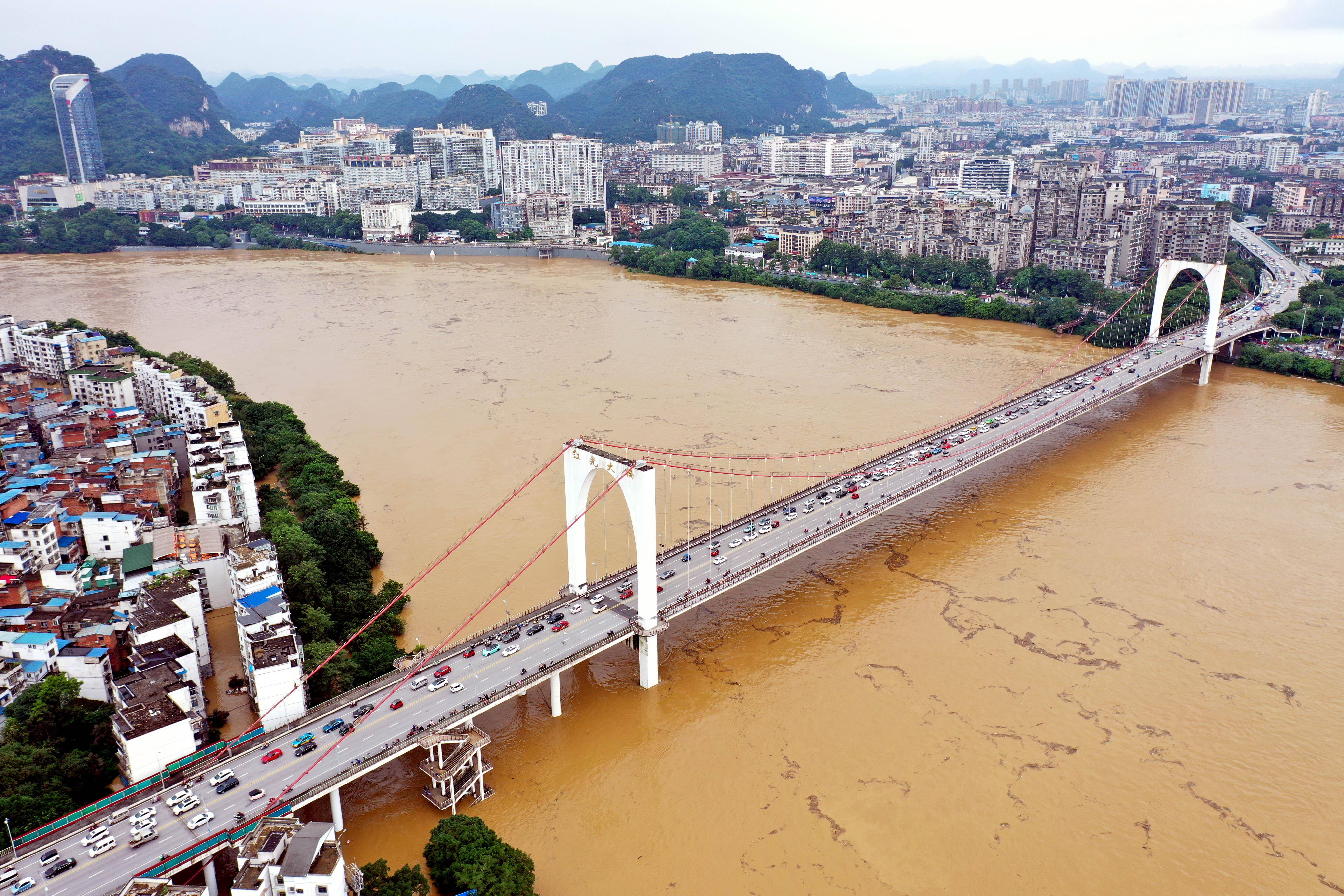 广西柳江出现今年第1号洪水_新华社_柳州_李书厚