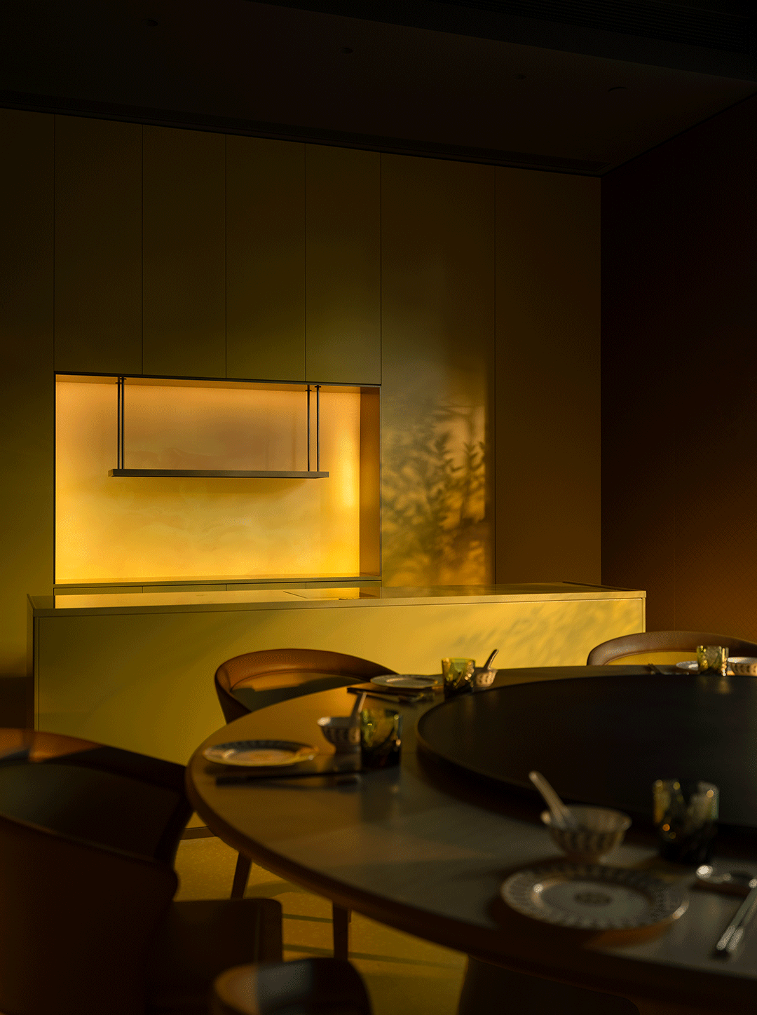 于是,我在这个作品的设计中,努力的去焦点化,去物质化,让物质虚无,让