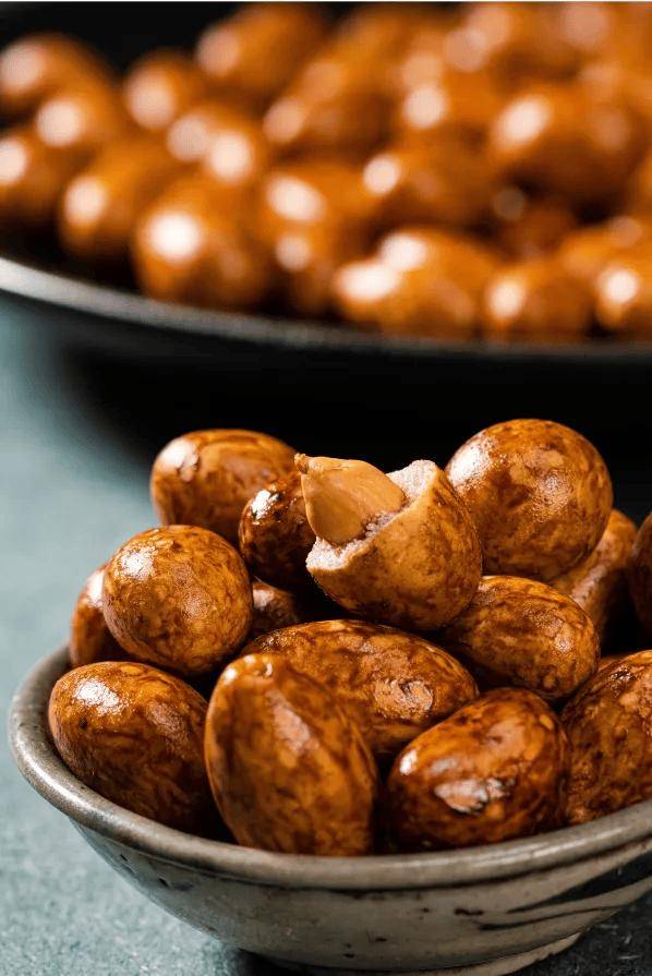 鱼皮花生有很多,但好吃的并不多 .特别是那种皮太硬,料太重,太油的.