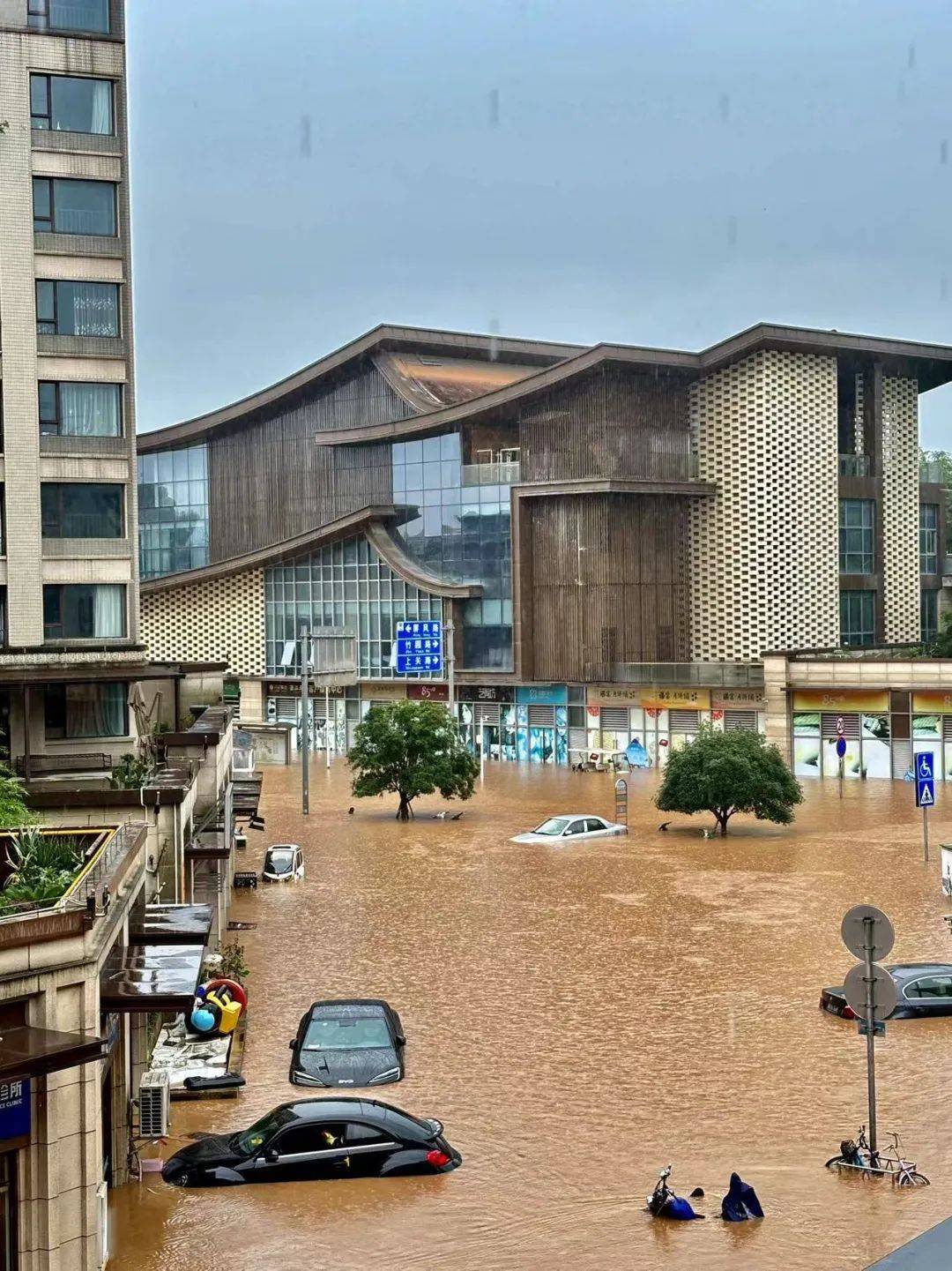 88米!桂林遭遇1998年以来最大洪水!洪水倒灌, 城市内涝!多图直击!