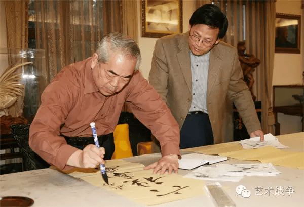 书画家梅阡的撺拨下,投资百万元,拍摄了一部80岁左右老画家的大型纪录