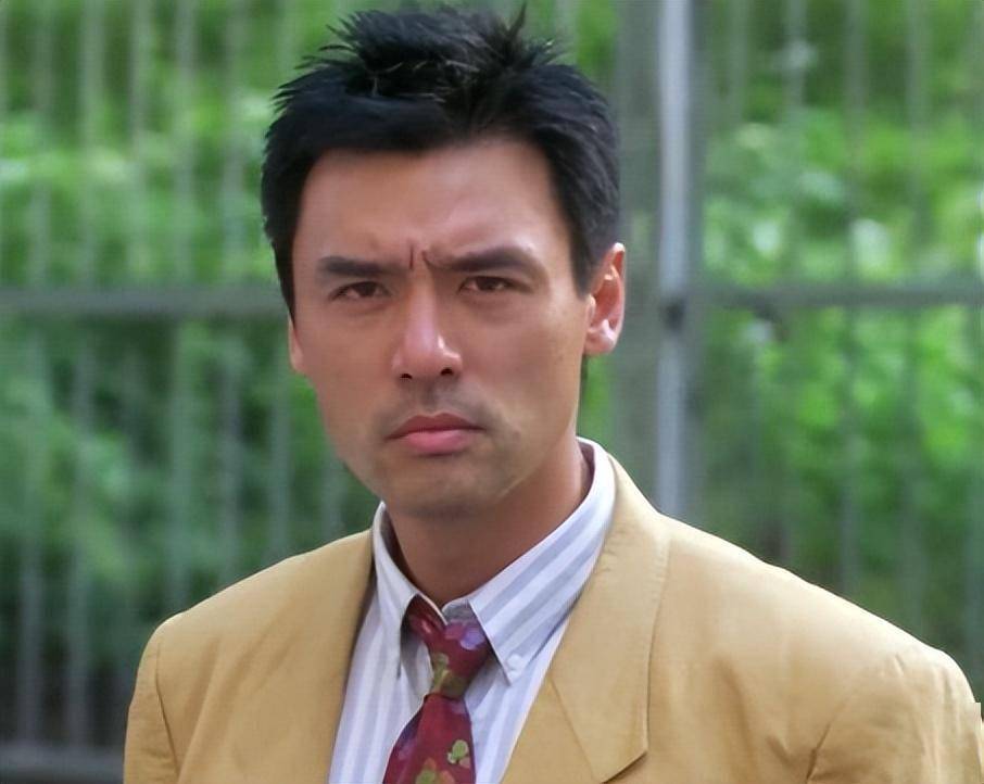 钟镇涛19岁爱女正式出道!半个娱乐圈力撑送祝福,长相甜美出众