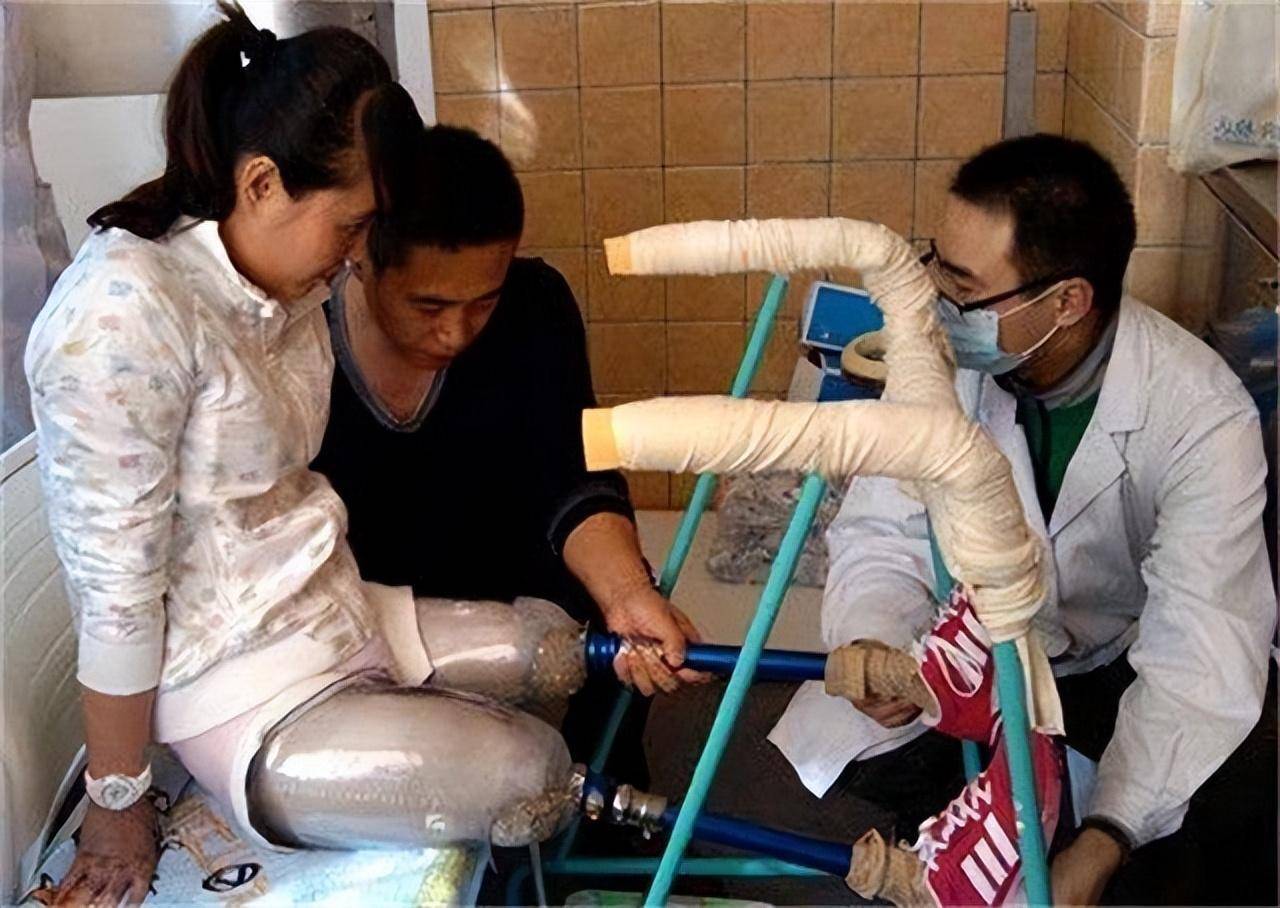 12年前,东北女教师为救学生致双腿截肢,收到1572万捐款,如今她怎样了?