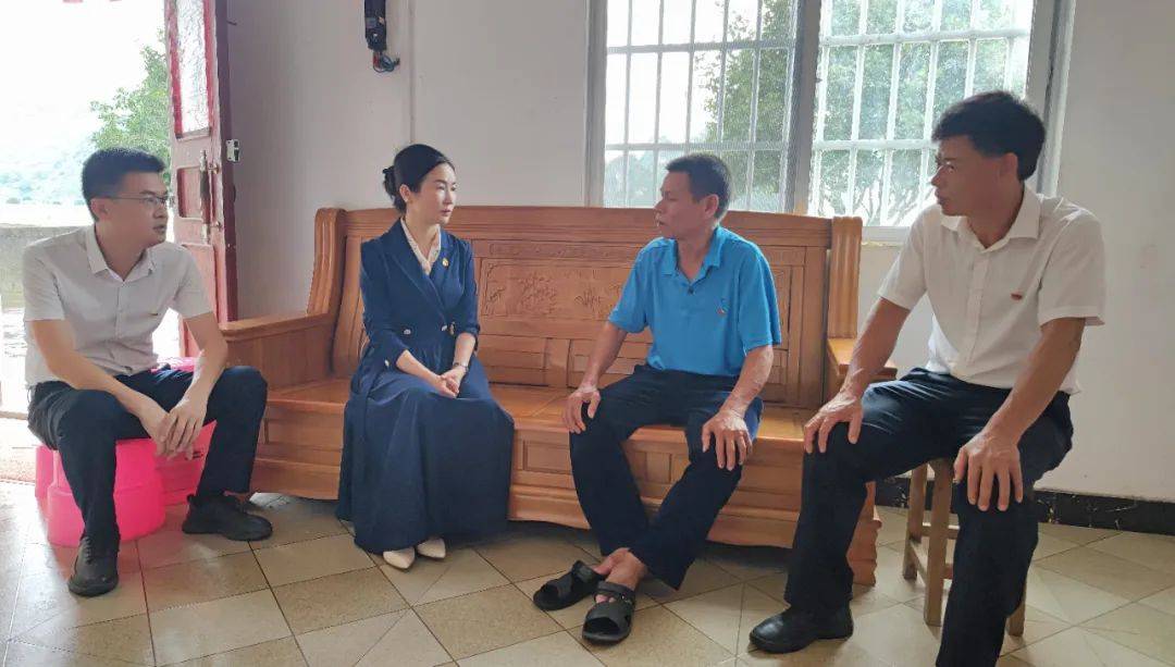 暖人心,传党情!县领导开展"七一"走访慰问活动