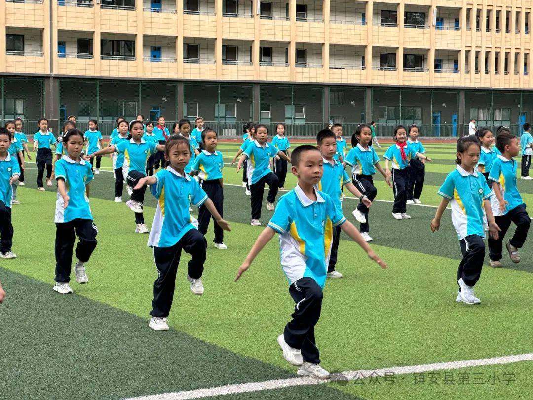 小学室外武术（适合小学的武术套路） 小学室外武术（得当
小学的武术套路）《适合小学的武术套路》 武术资讯