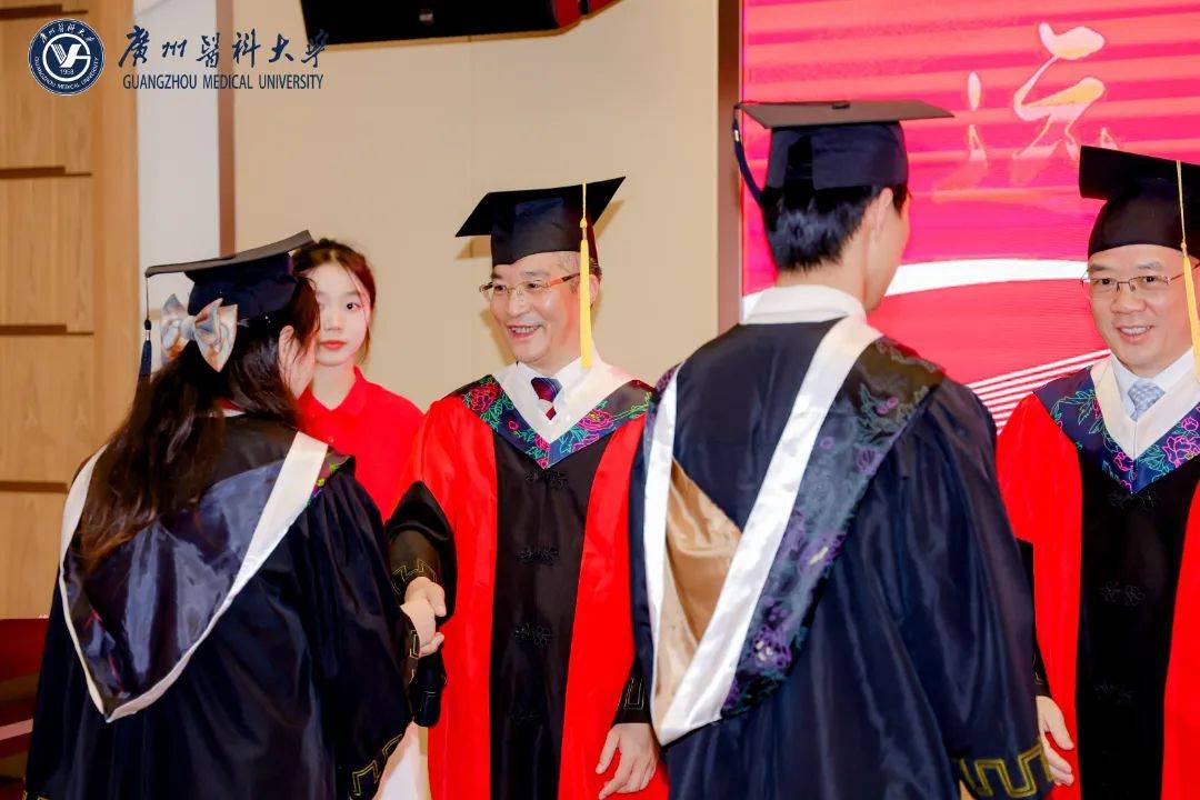 广州医科大学的学位证书 来自搜狐网
