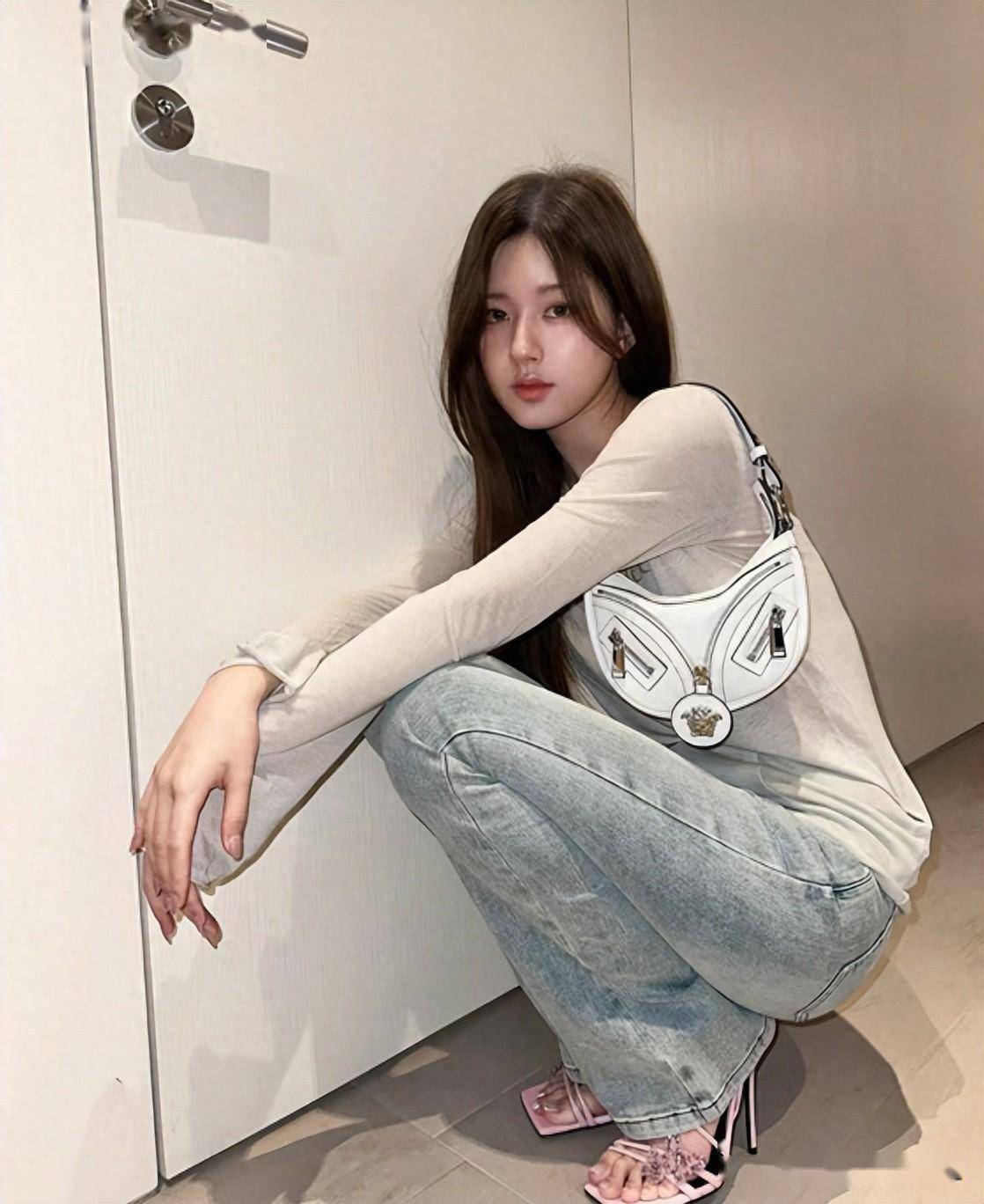 被赵露思的私服穿搭惊艳!这5套长裤搭配,时髦显高,适合矮个子