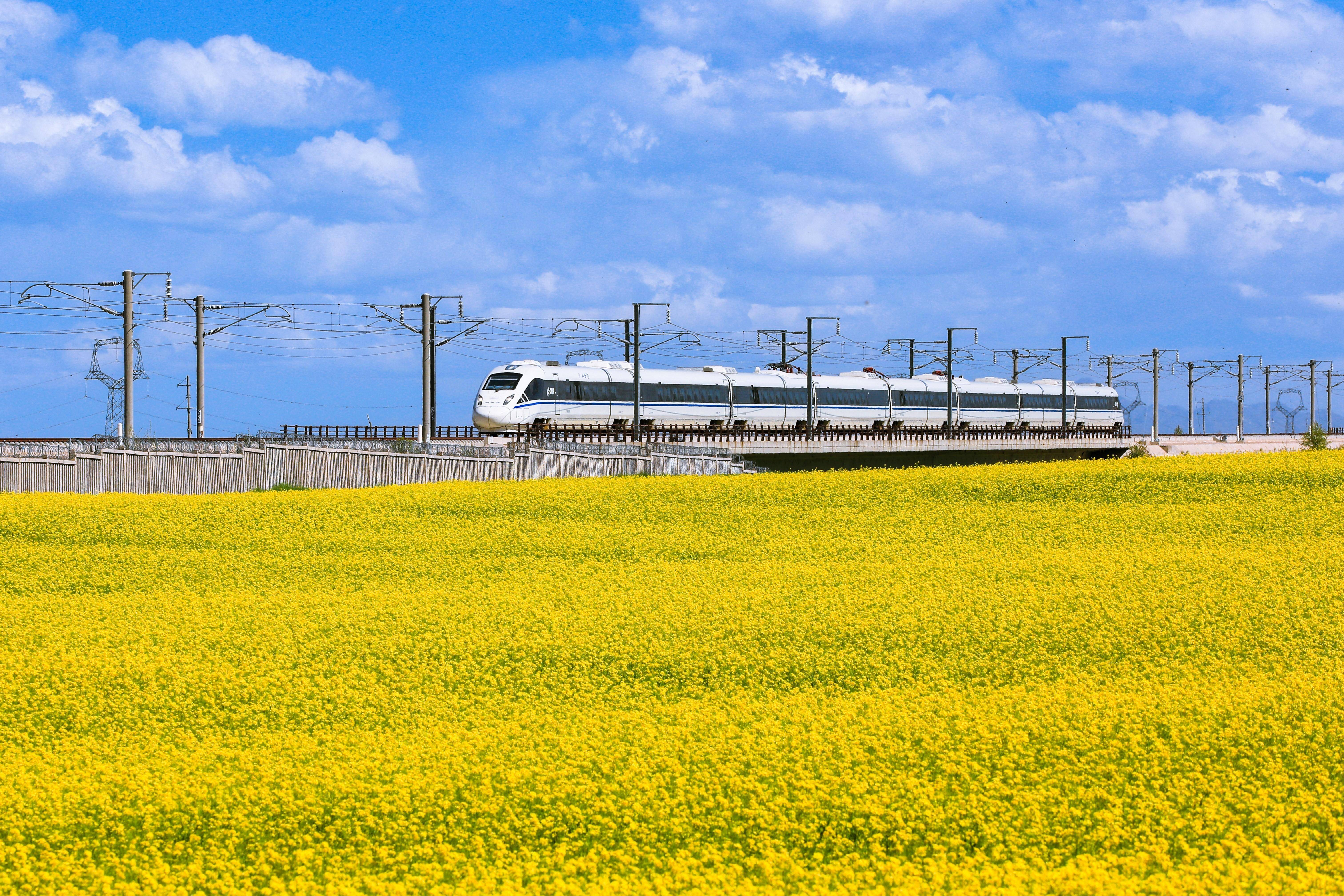 开通近10年 兰新高铁累计发送旅客突破1.4亿人次_甘肃兰州_服务_运营