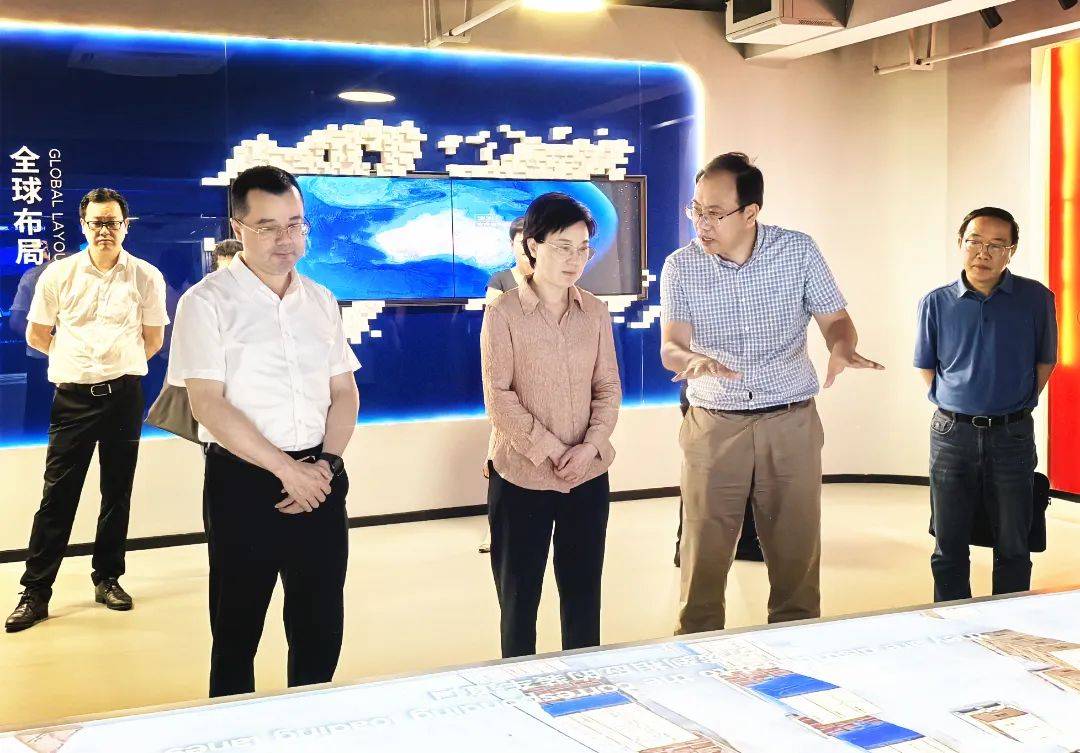 党组书记励成杰,市商务局副局长,党组成员喻晋,江北区委常委,副区长