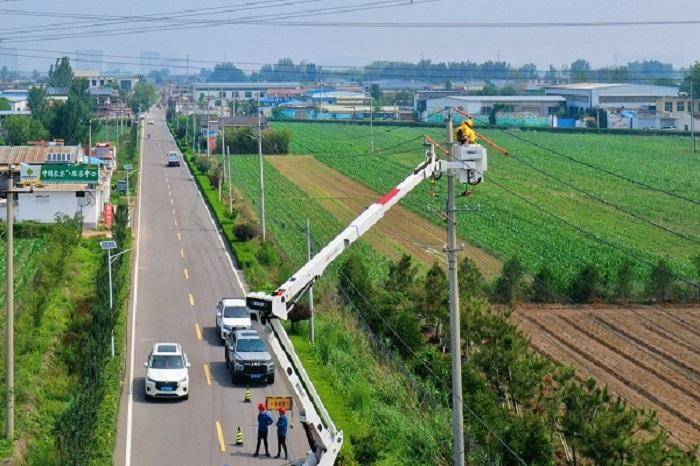 国网泰安供电公司迎峰度夏带电作业,助力企业“加速跑”_用电_工作_客户