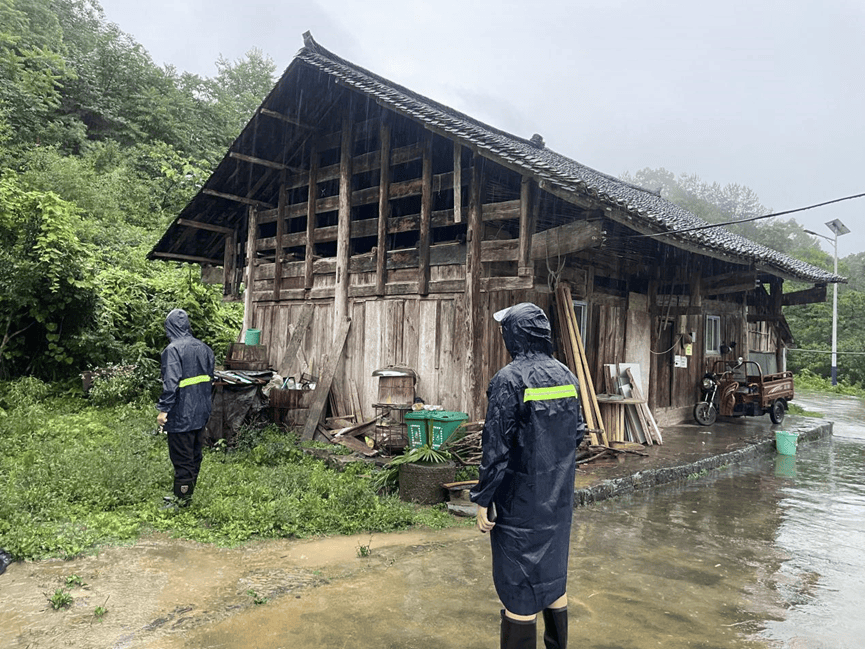 风雨中的那些瞬间