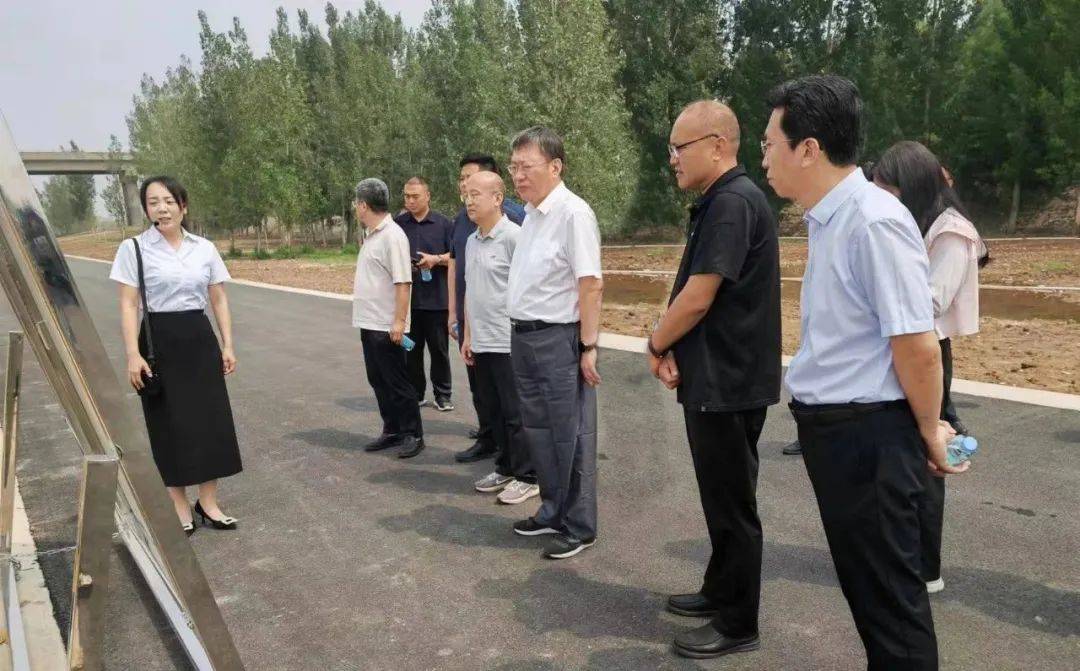 7月3日,市人大常委会副主任杨立中带领部分市人大农业农村委委员,市