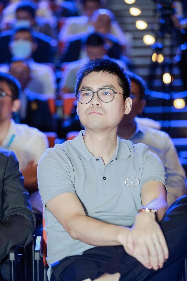 王振华出狱疑云:新城控股的未卜命运