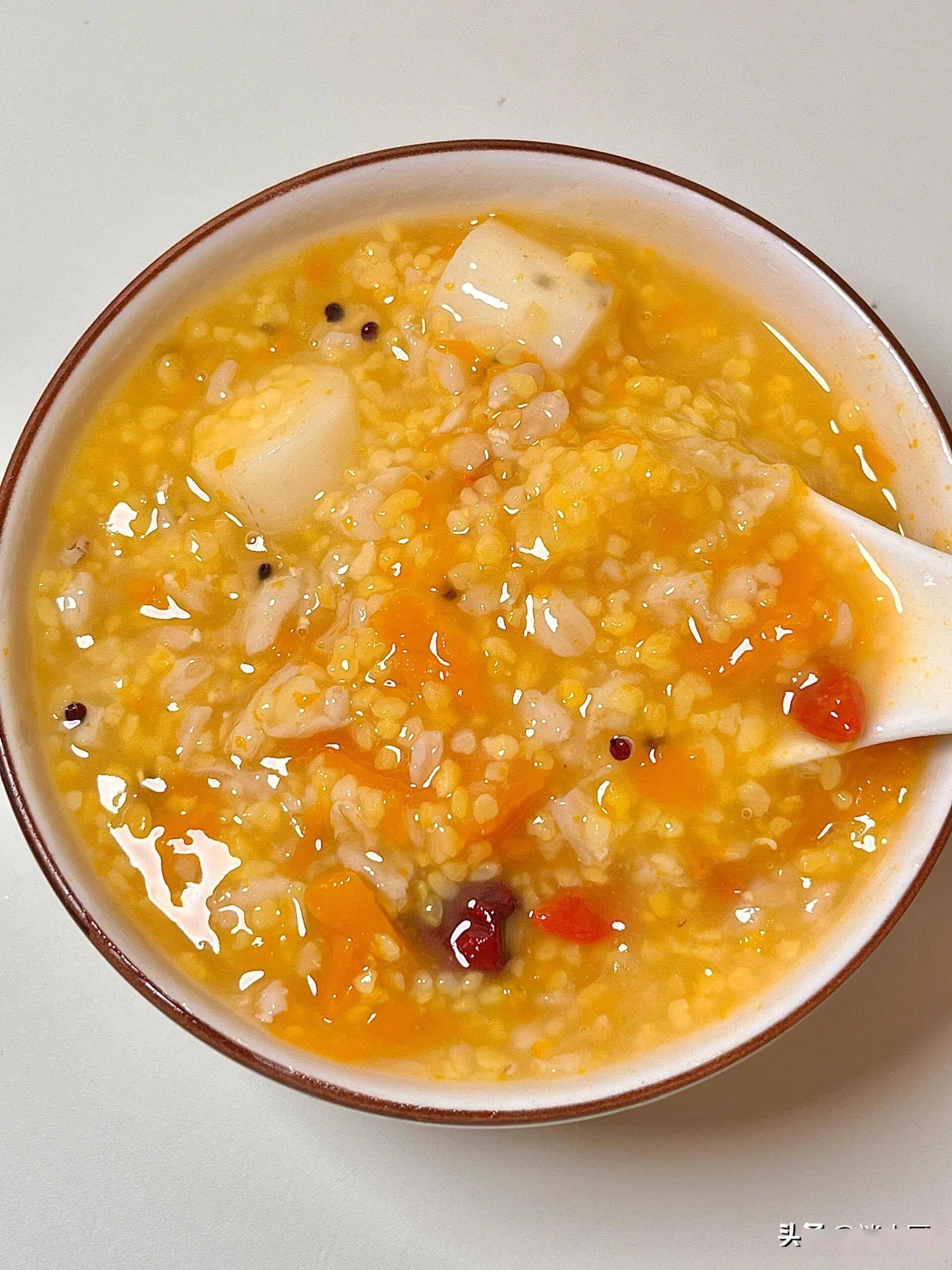 4.南瓜杂粮粥3.小米山药苹果奶昔2.玉竹莲子清心汤1.绿豆雪梨银耳露