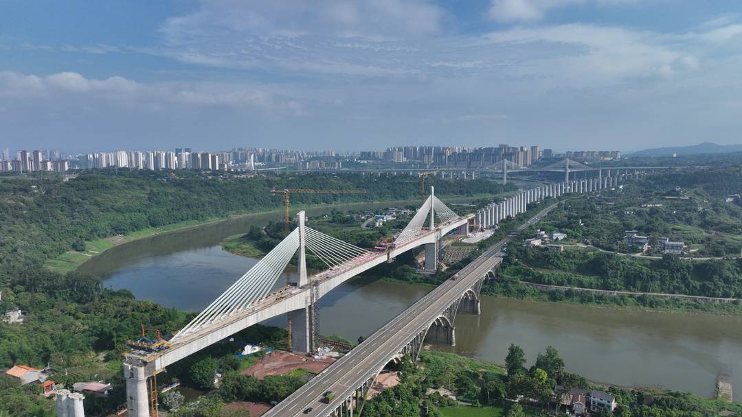 国内最大跨度的铁路单索面斜拉桥——泸州沱江铁路特大桥合龙