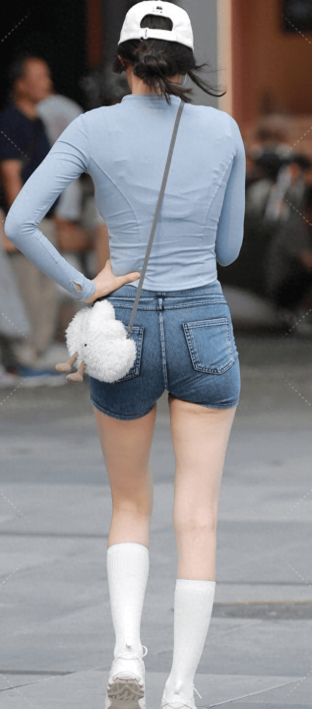 牛仔短裤穿搭技巧 | 时尚潮流引领者 | 夏季出行必备神器