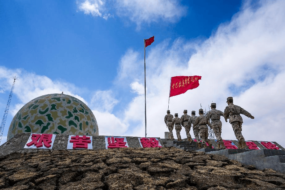 "精准射向靶标穿过层层防线一枚导弹从数十公里外模拟发射数秒后将"敌