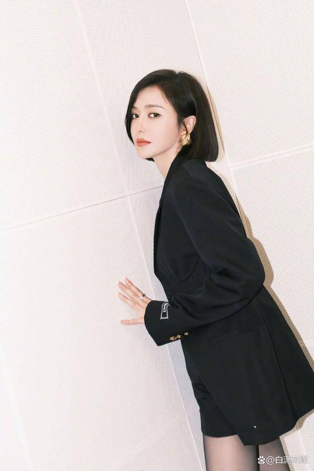 不一样的女神|第410期 秦岚·黑衣有范