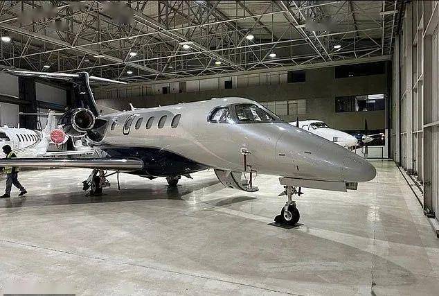 (罗兰购买的私人飞机)所以两年前,警方再次开始对罗兰进行调查.