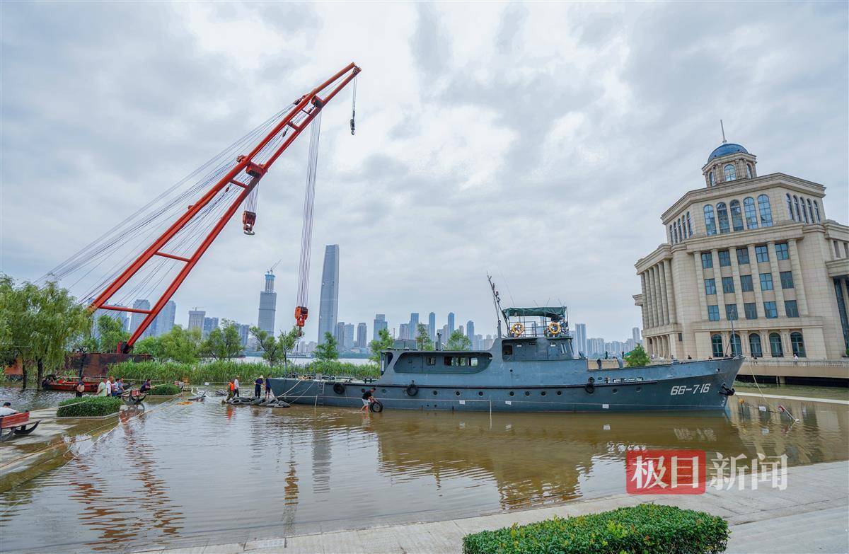 江水下降,吊船校正66-716艇_江滩_长江_管理