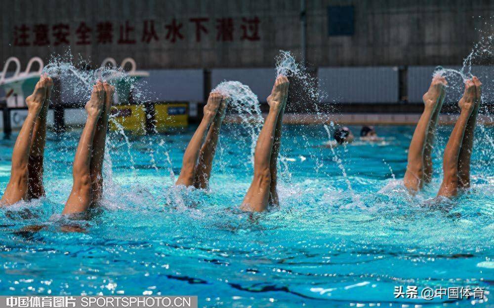 花样游泳憋气魔鬼训练图片