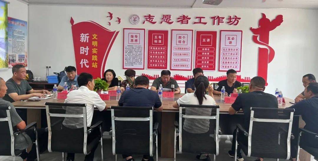 听取了保康镇林下经济发展的基本情况介绍,种植户及村两委班子当前