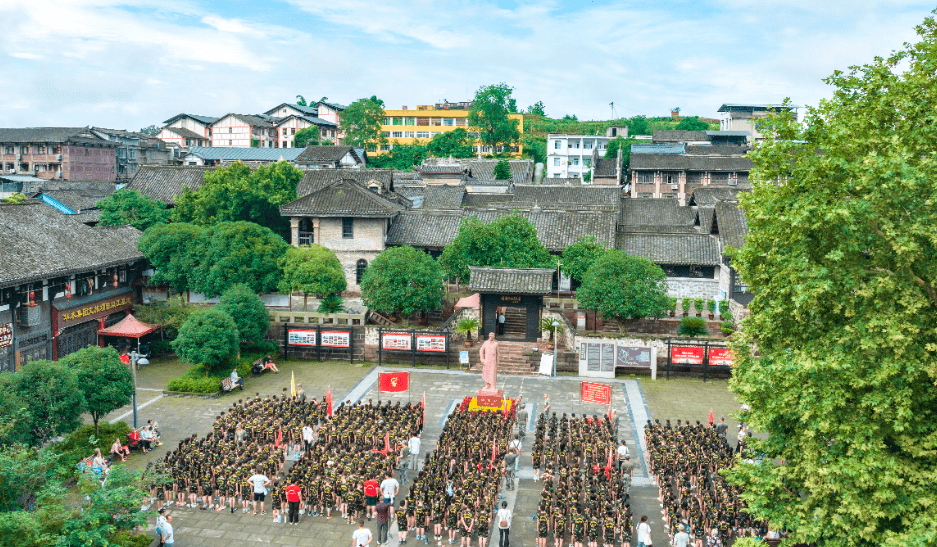 潼南600余名中小学生涪江奔腾 红岩润心思政大课堂教育活动在双江镇