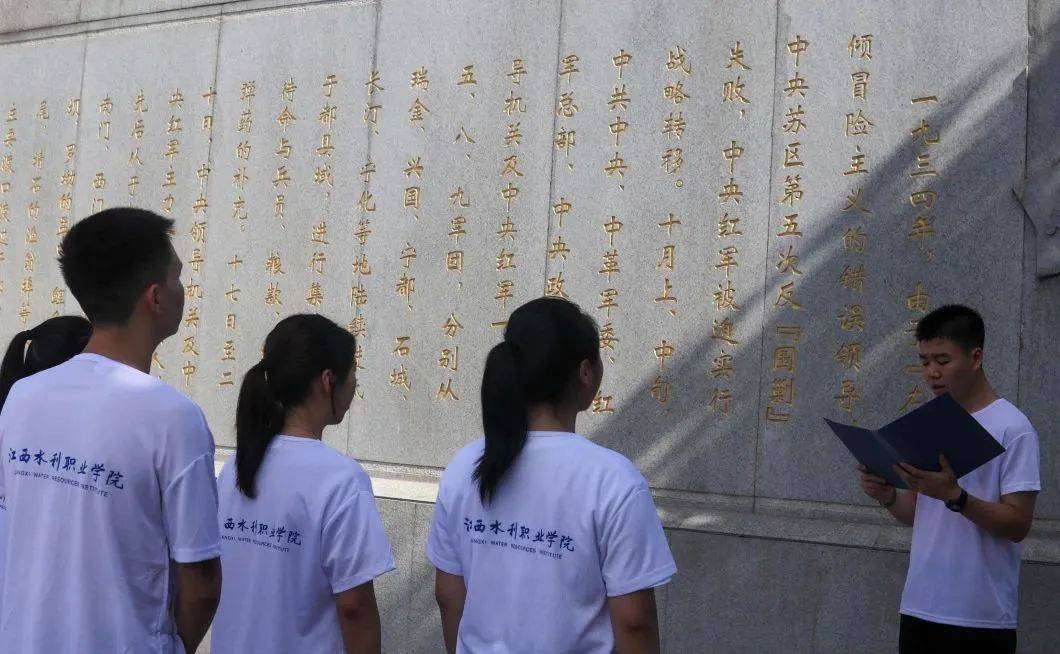 萍乡学院7月4日至8日,萍乡学院马克思主义学院组队赴井冈山开展牢记