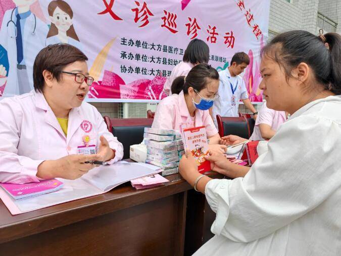 大方县医疗卫生行业人大代表联络站开展以"妇女生命全周期,儿童生长全