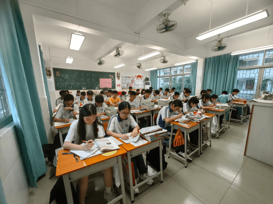 云浮中学 春岗山校区 办学特色综述