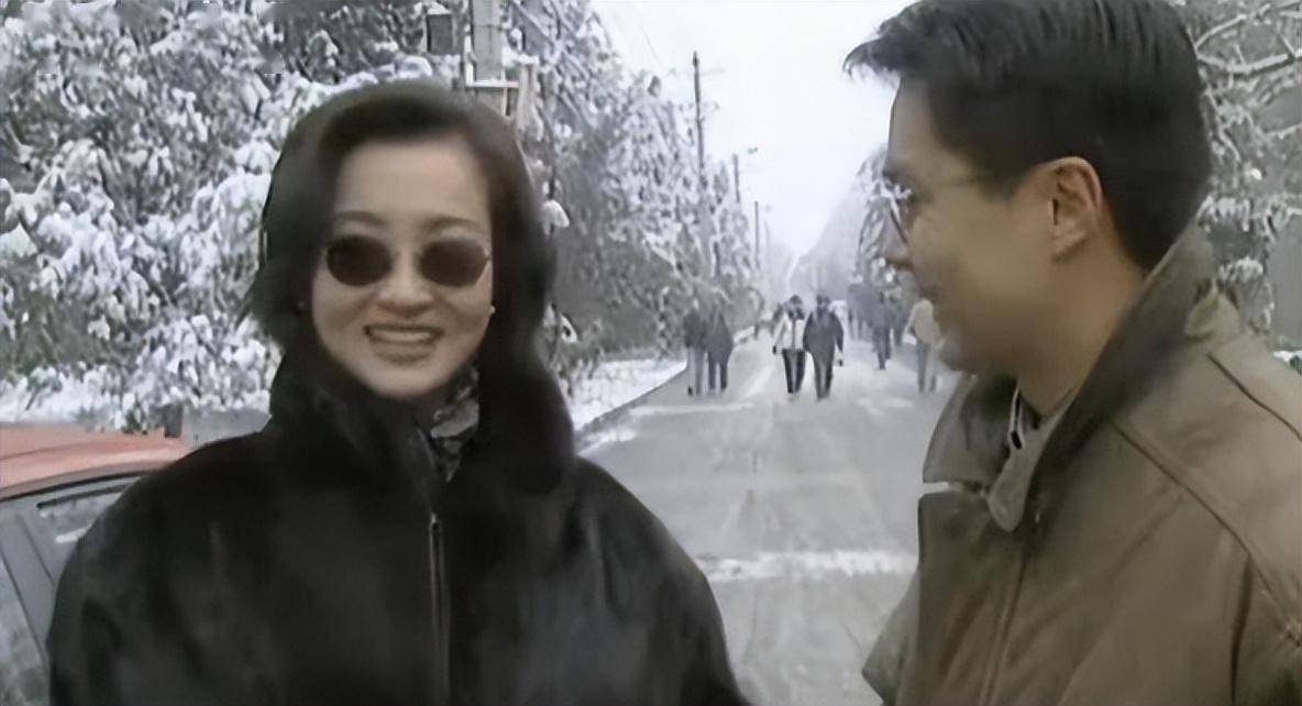 苦恋王志文4年,与沙桐结婚1年闪离后,原华嫁圈外人平凡而幸福