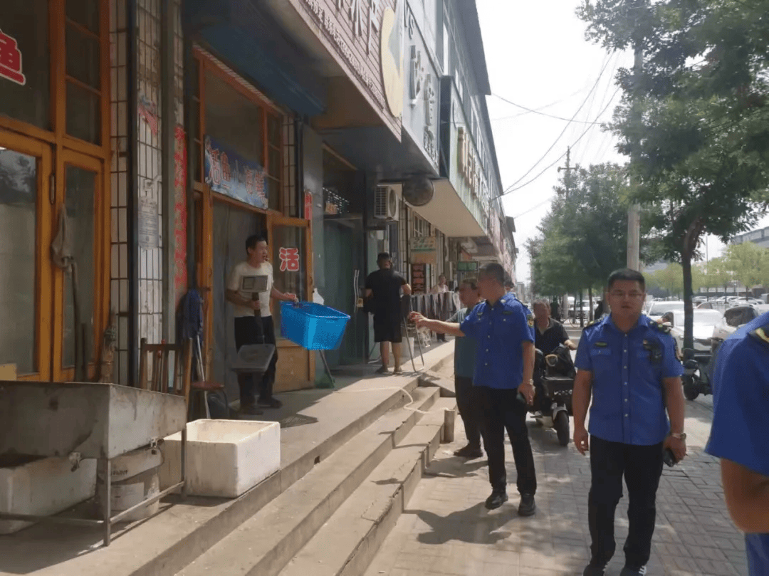 清徐徐沟镇天禄东西大街执法清理现场